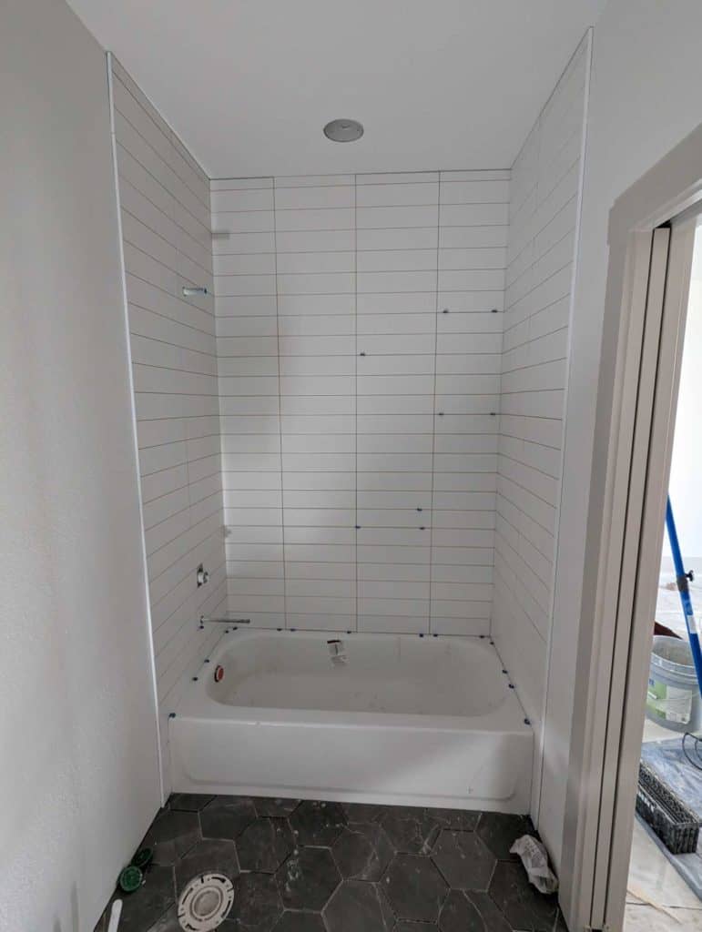 Main level tub surround set