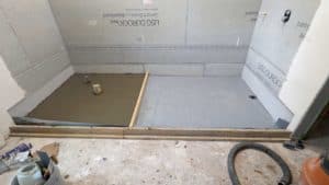 Sloped pad for tub poured