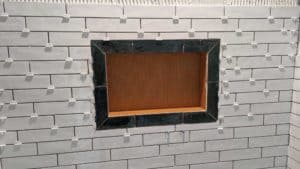 Instaling tiles around the niche and border