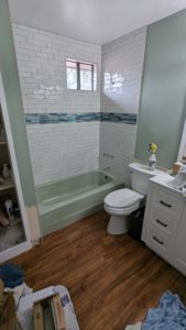 Finished guest tub surround2