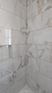 Tub surround corner wrapped tiles