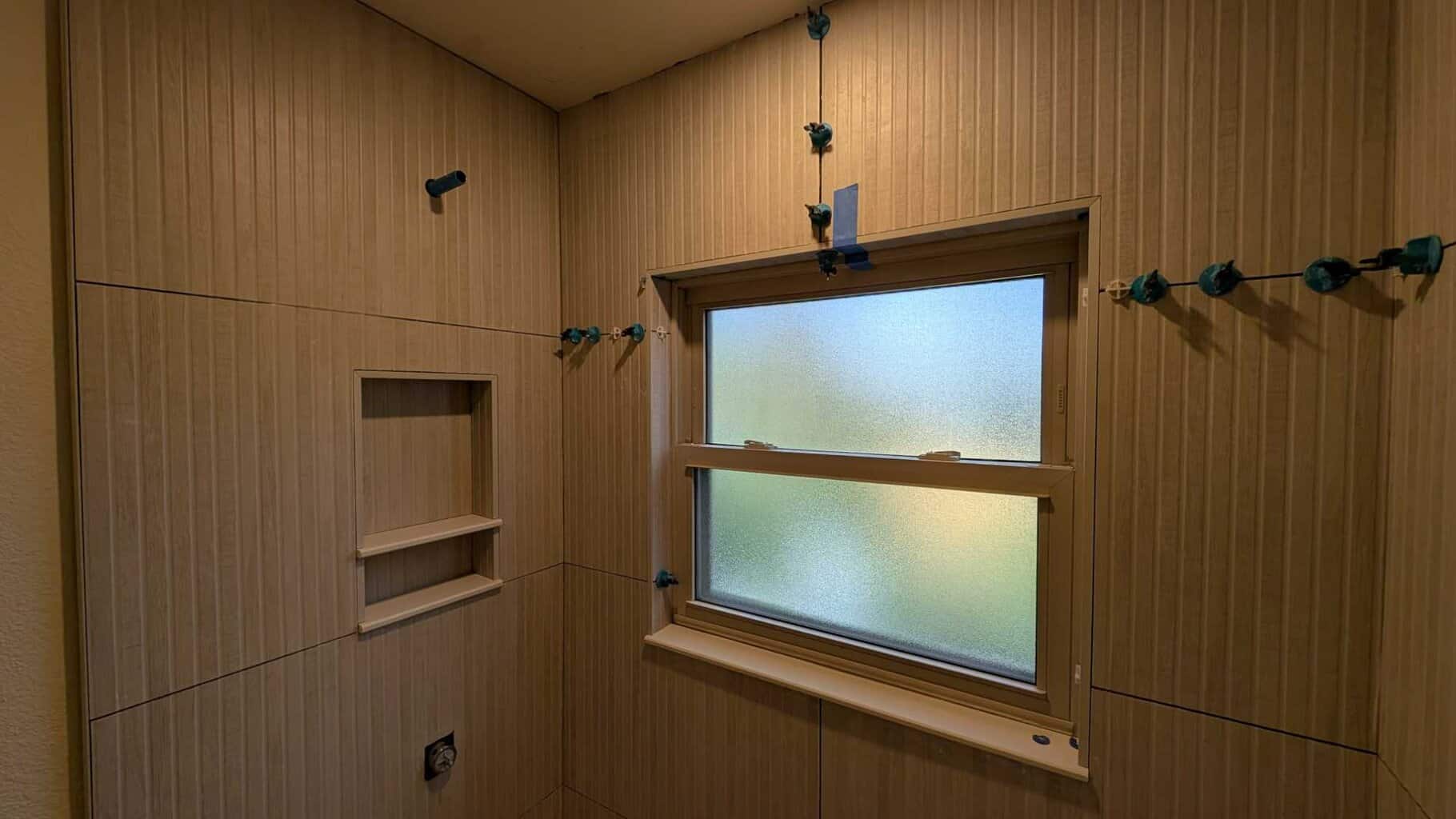 Niche and window fully set Niche and window fully set