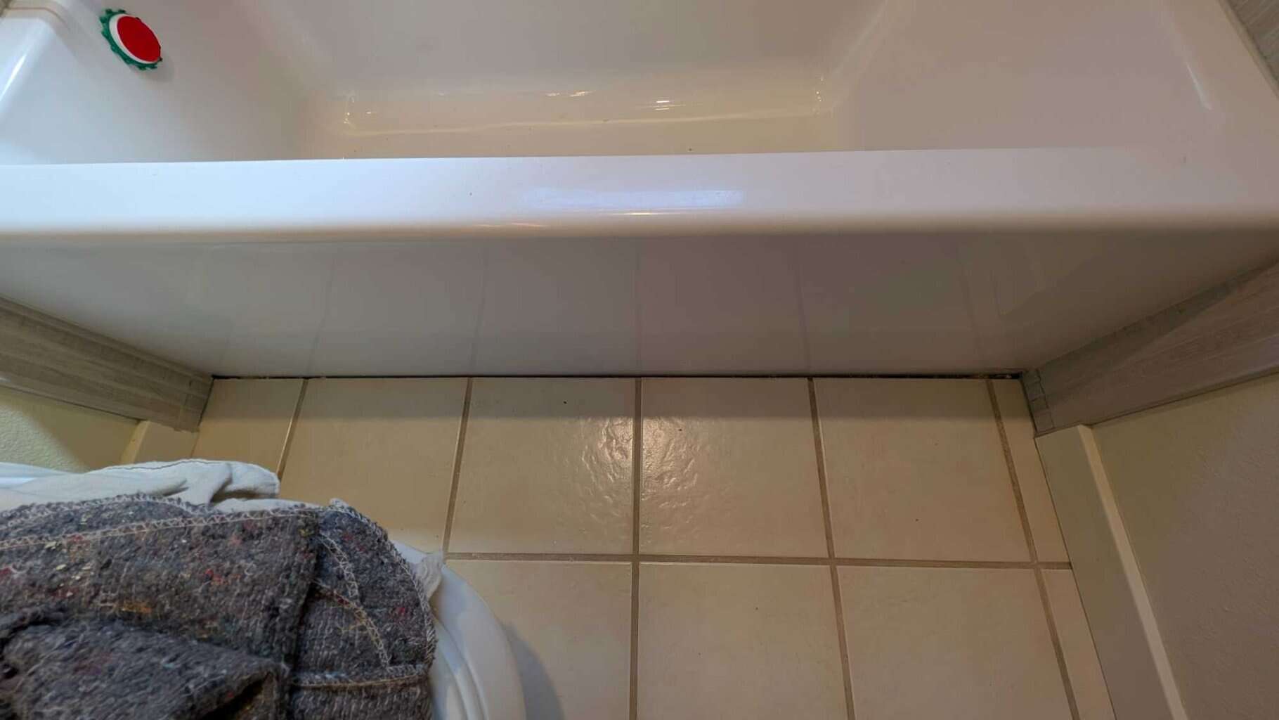 Joint to tub to be covered Joint to tub to be covered