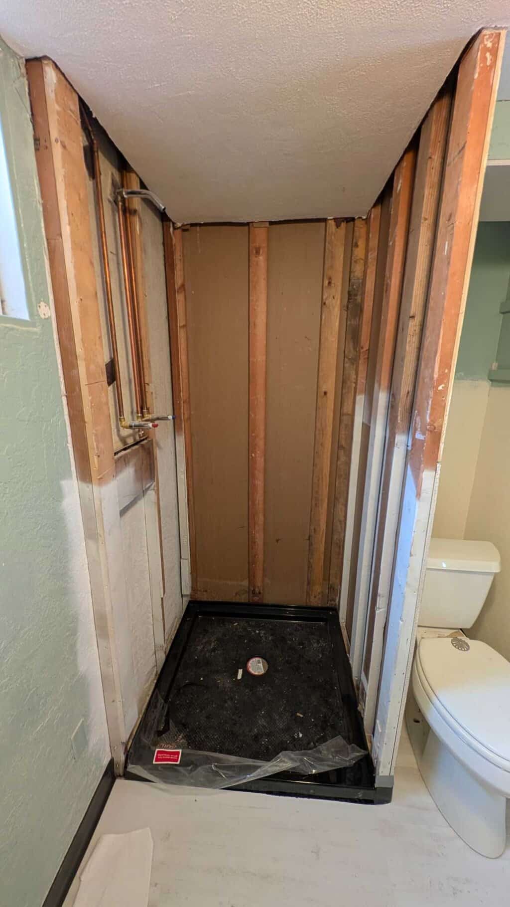 Shower to be underlaid and tiled