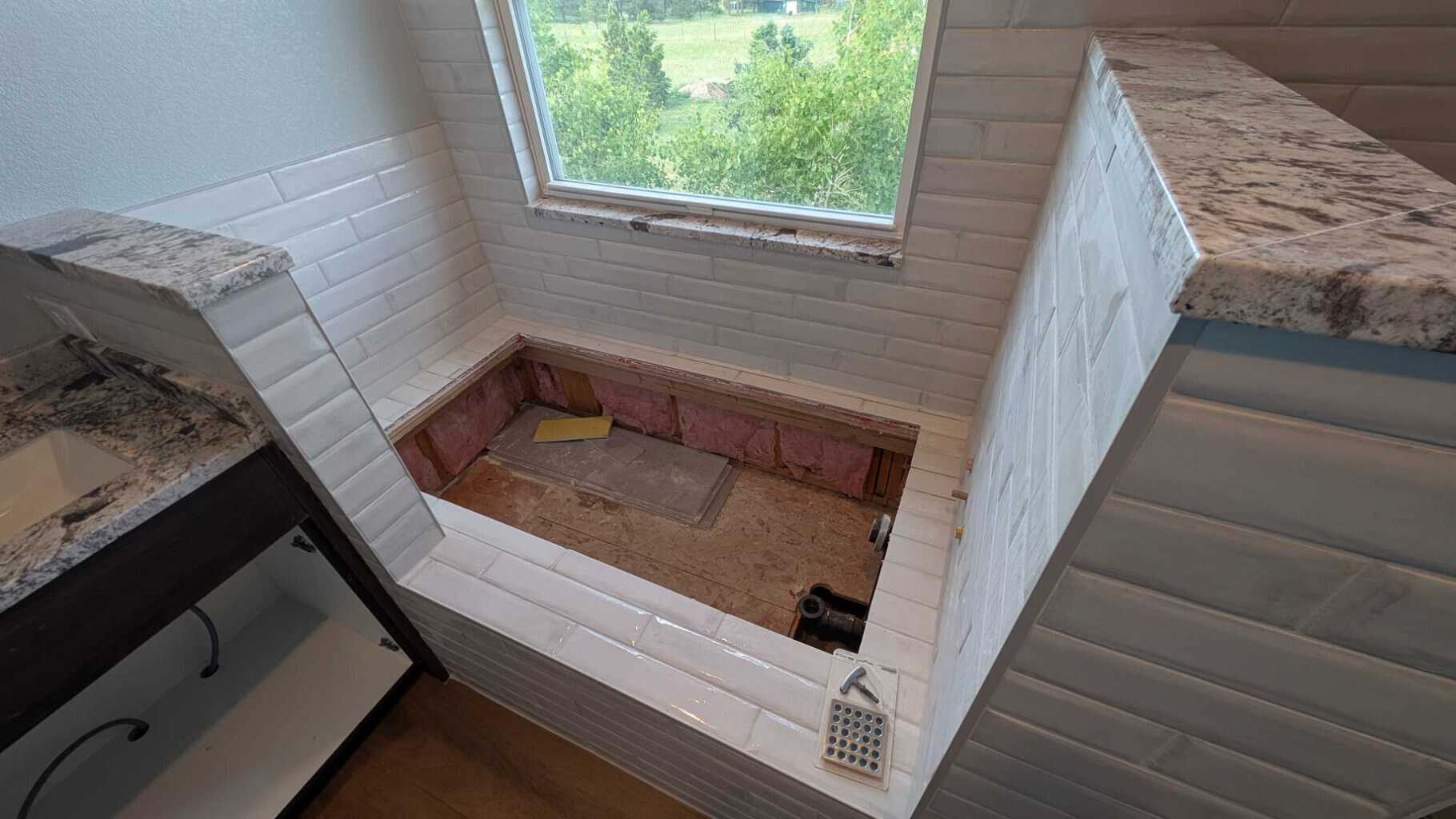 Shower and tub surround finished2
