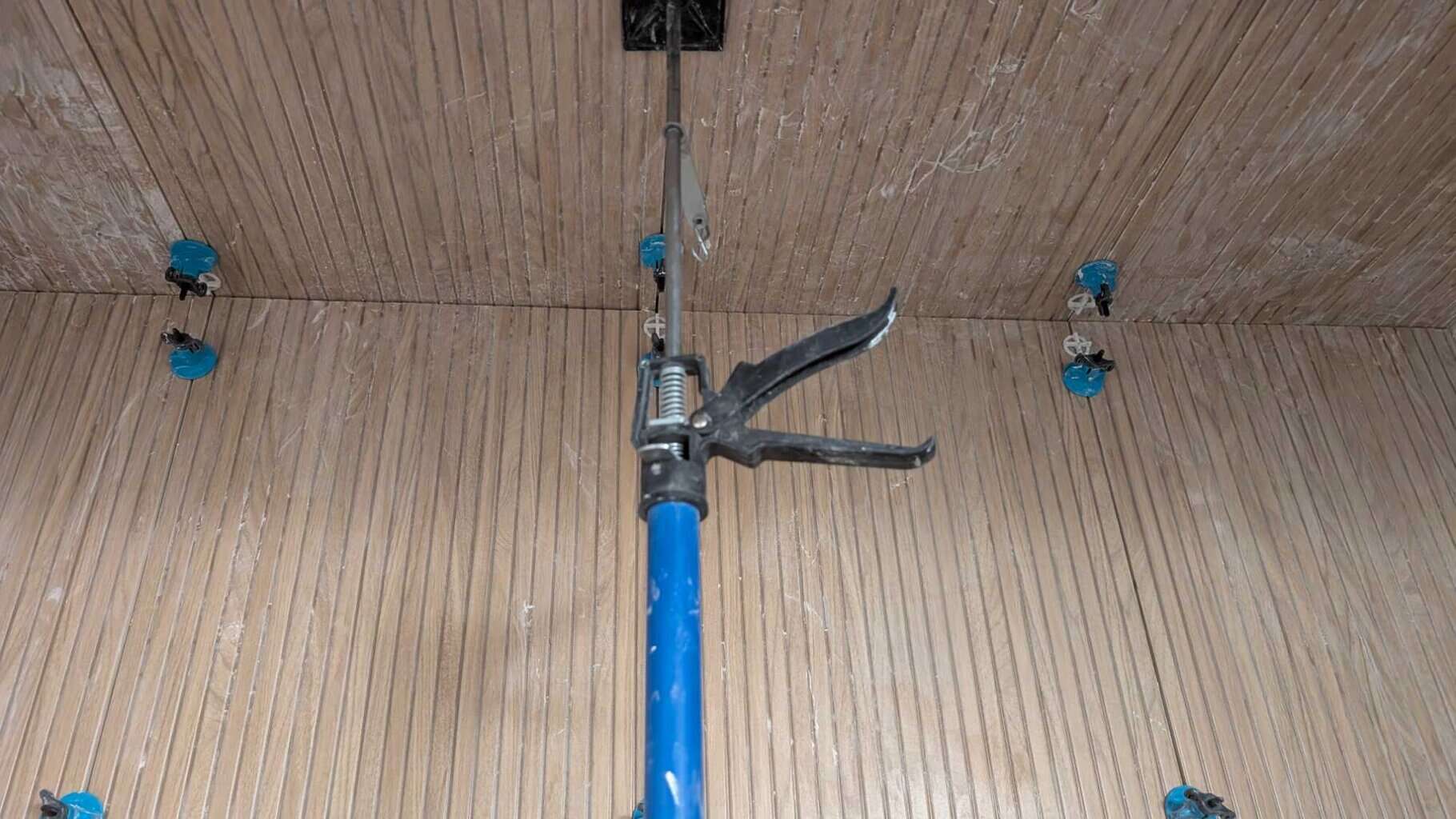 Joint from the walls to the ceiling