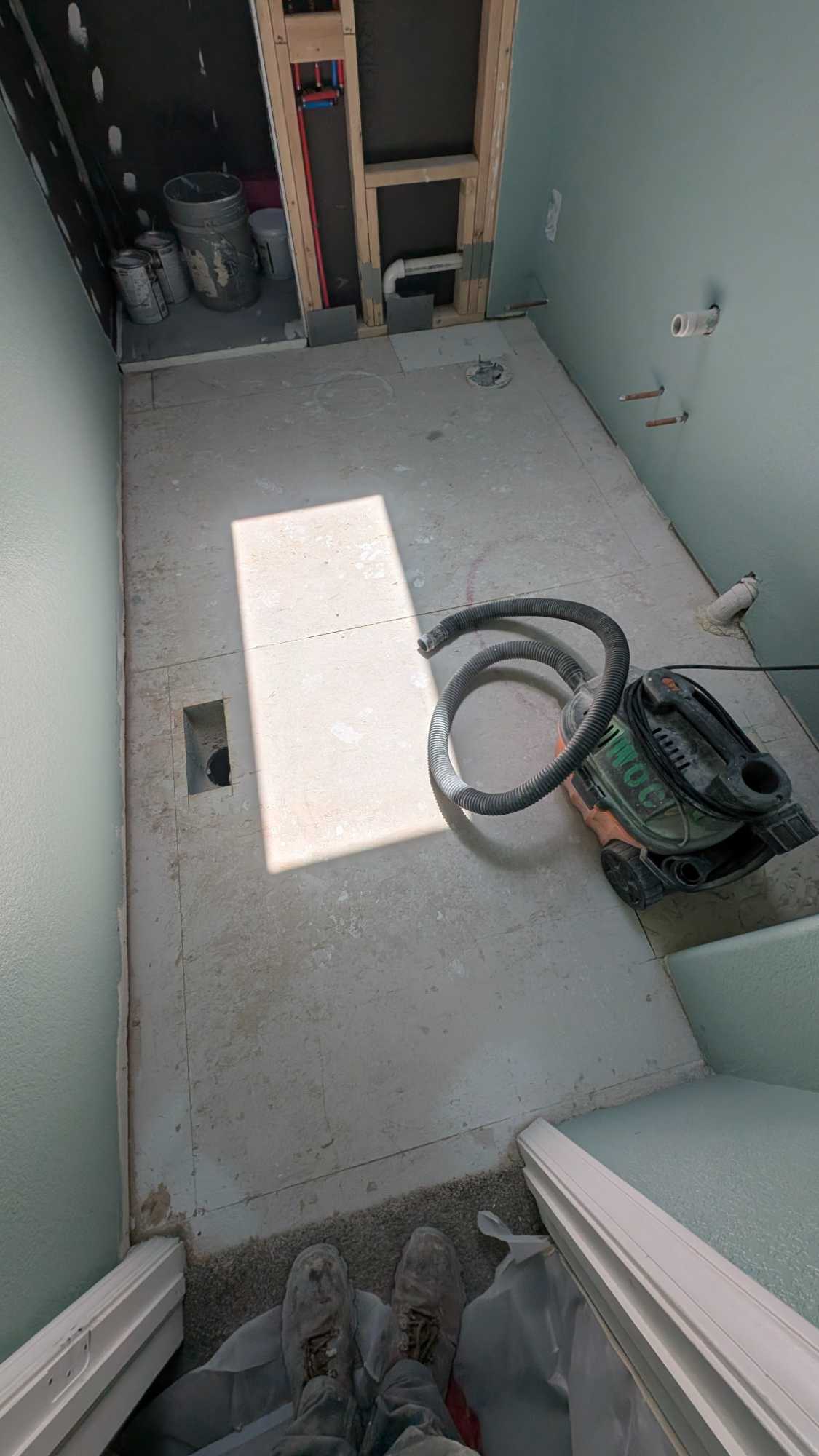 Guest bath floor to be underlaid and tiled