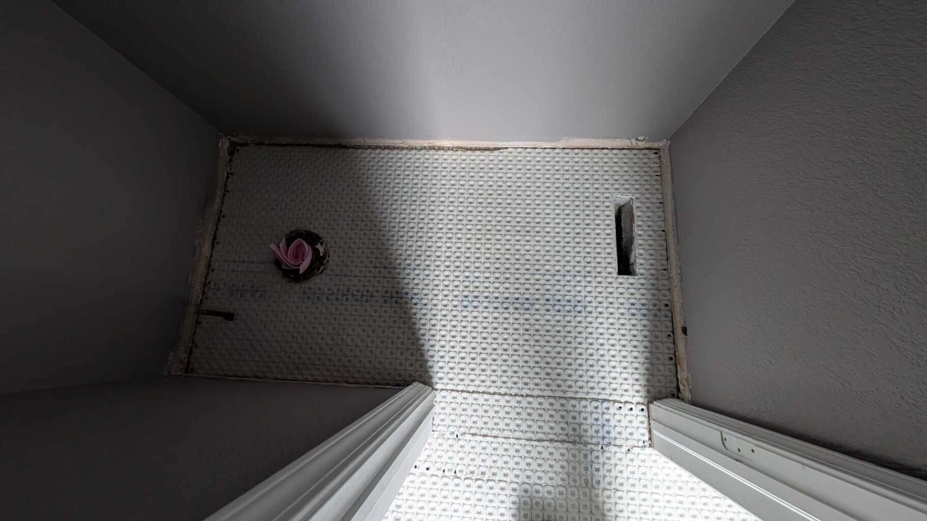 Master bath throne room underlaid