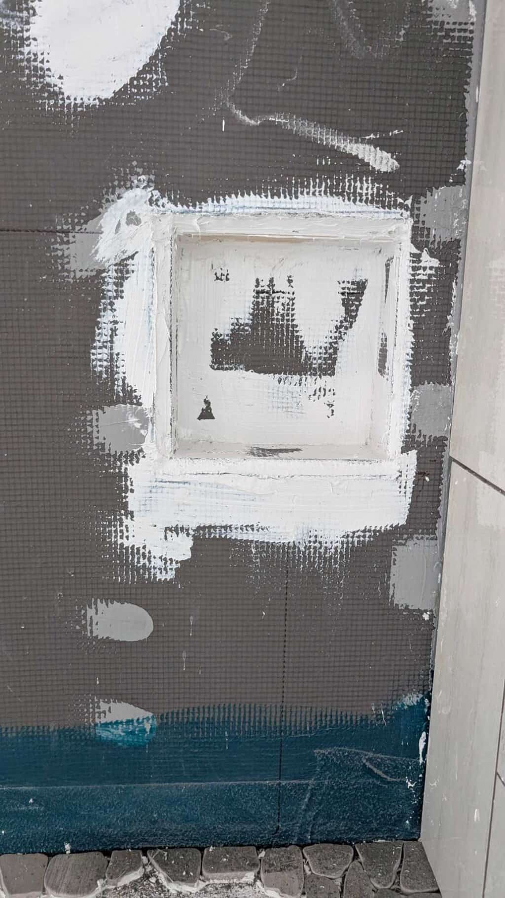 Shaving niche installed