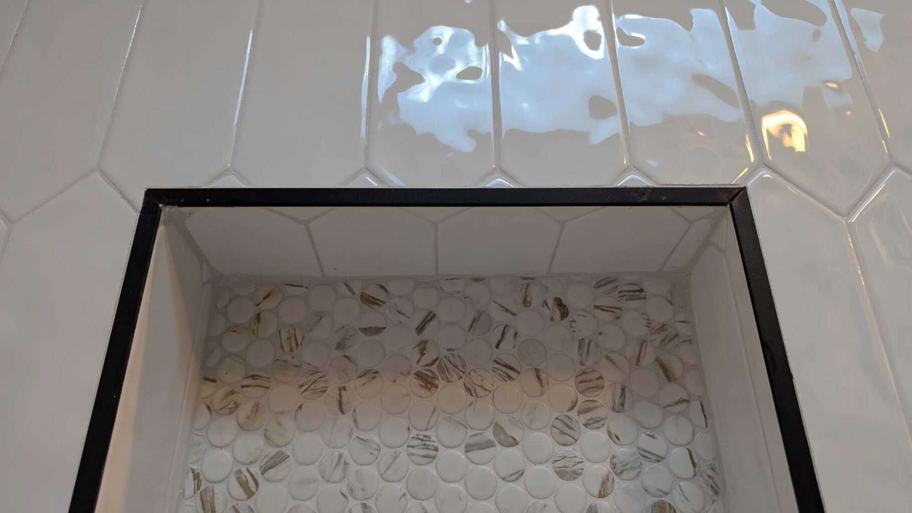 Wrapping picket tile into niche