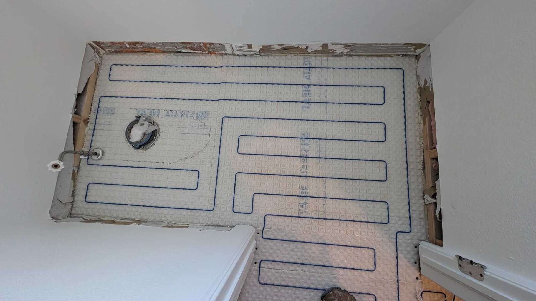 Laying out and installing warm wire3