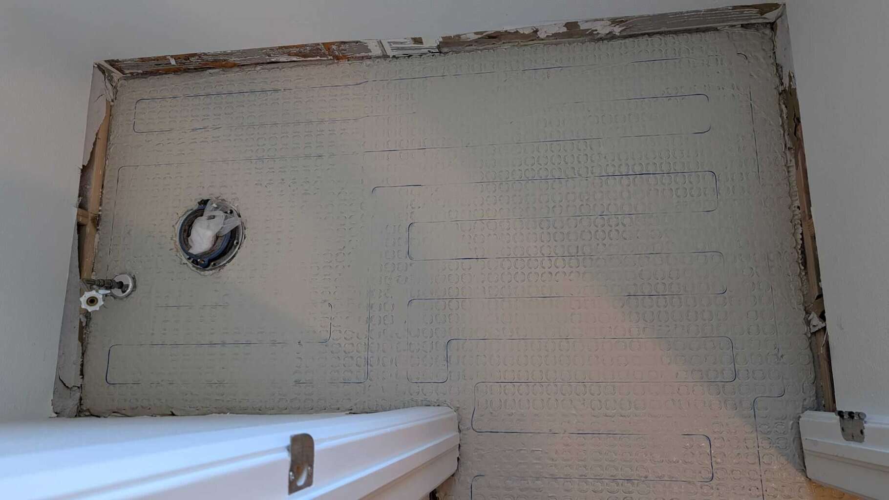 Thinset covering wire and filling membrane