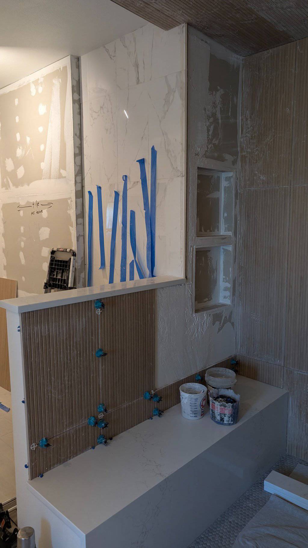 Pony wall and niche area