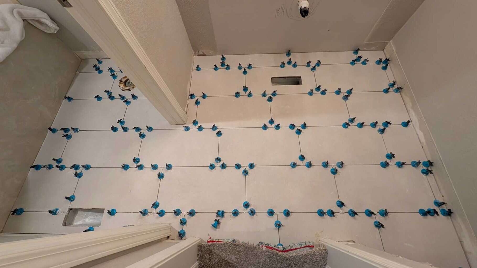 Secondary bath floor set