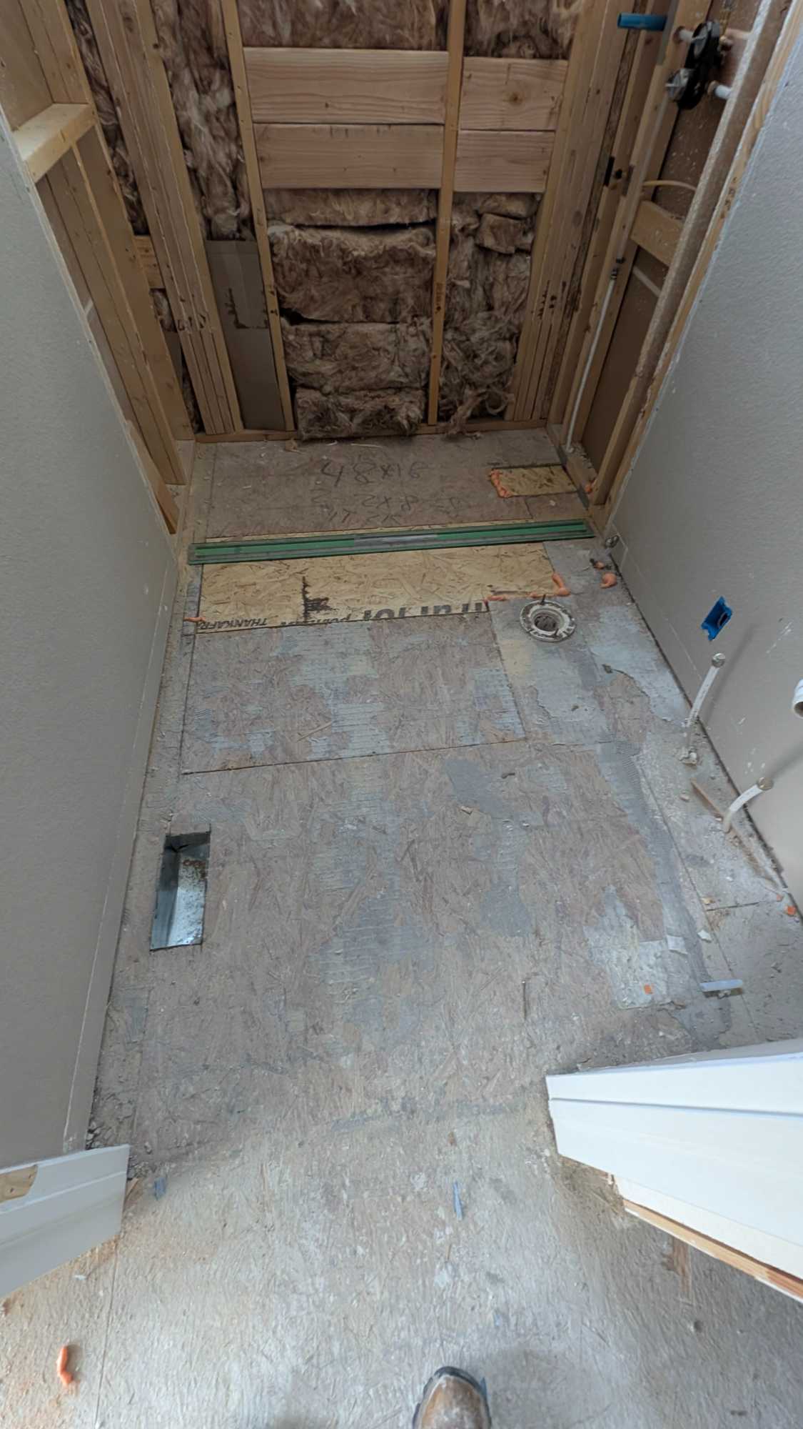 Hall bath floor to be underlaid and tiled