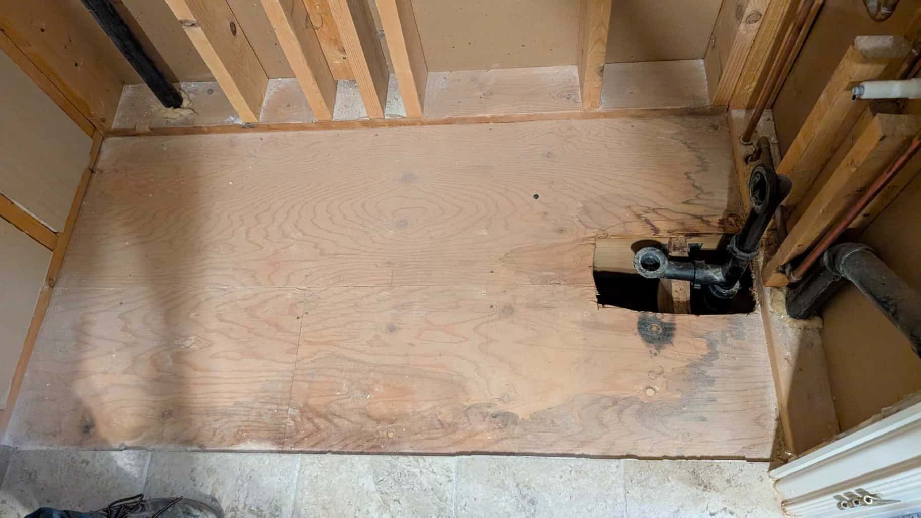 Bathtub and surround demo'd