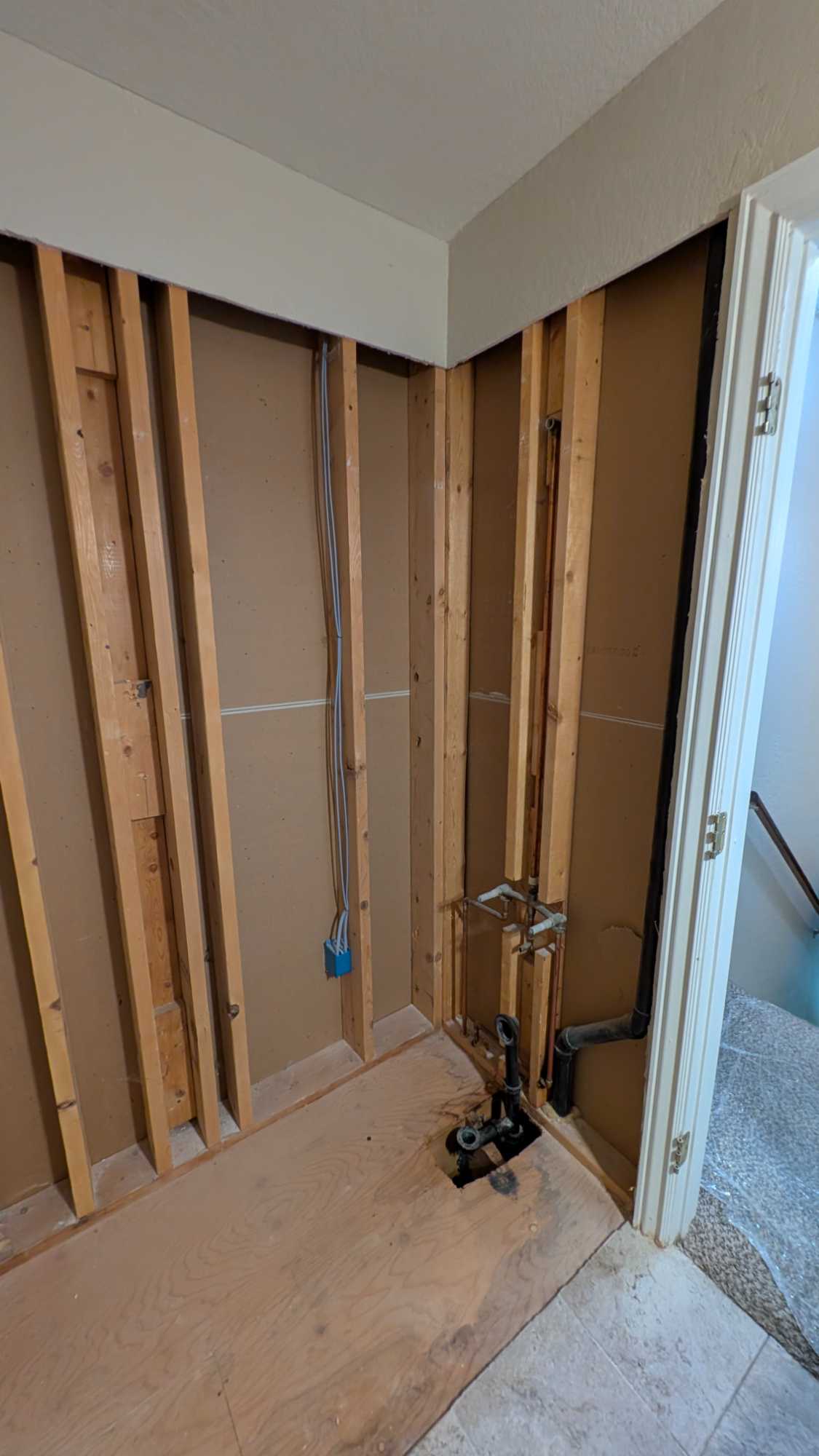 Bathtub and surround demo'd2