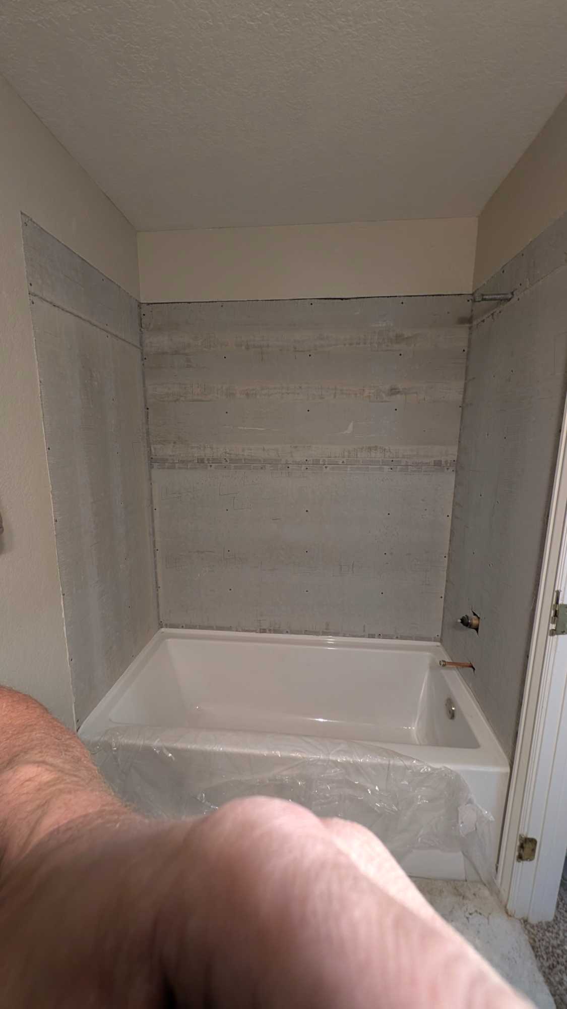 Primary bath tub surround to be tiled