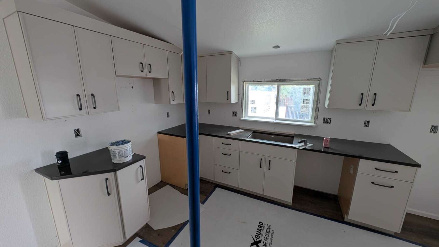 Kitchen backsplash - before