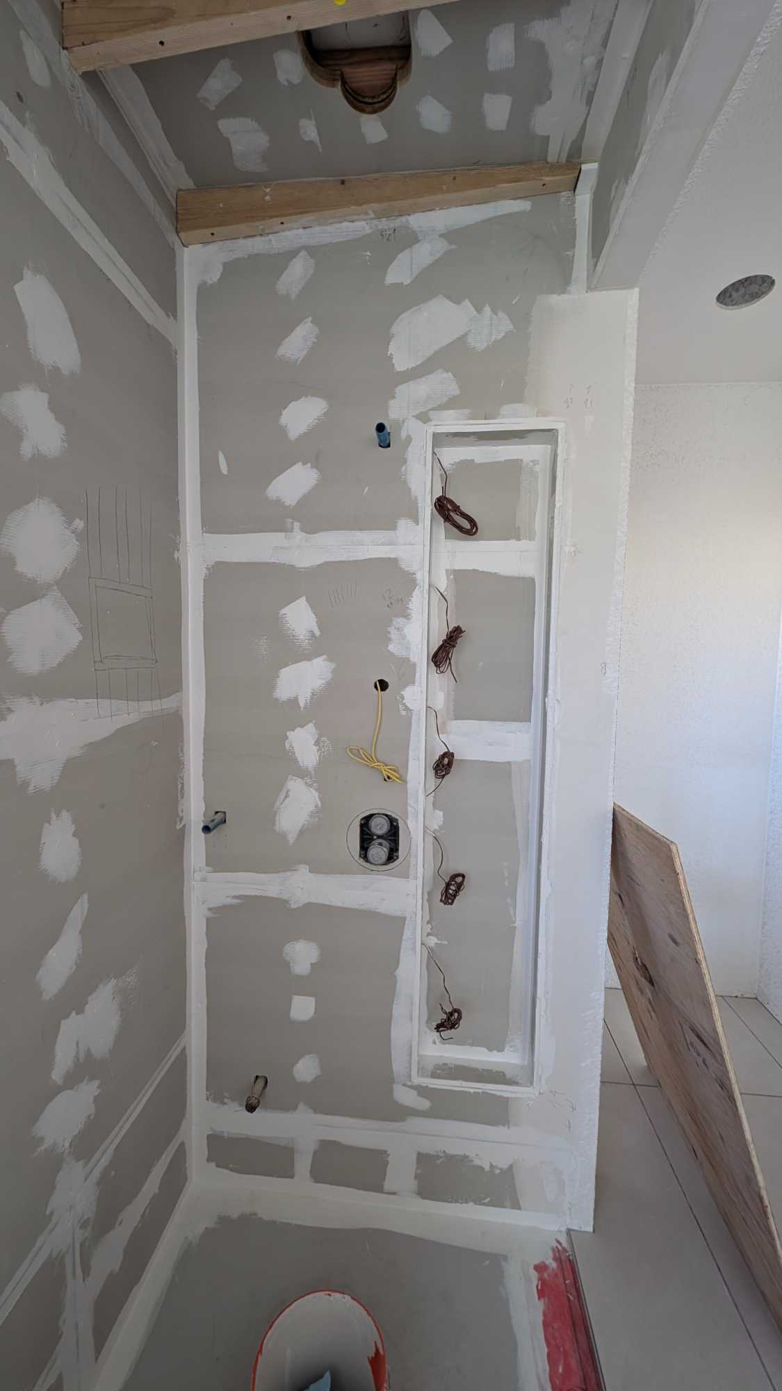 Niche cut in and finisheing