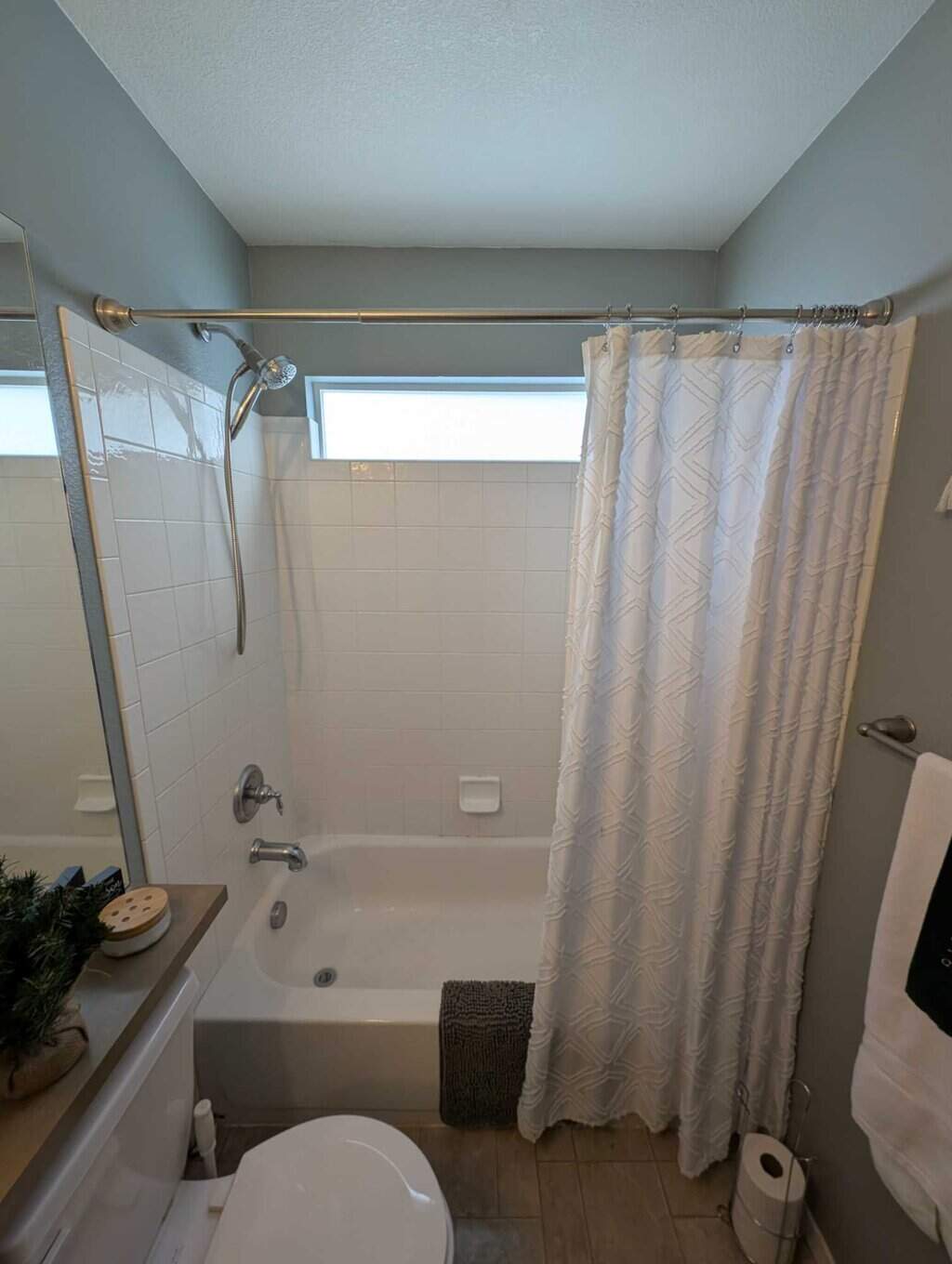 Tub surround to be retiled