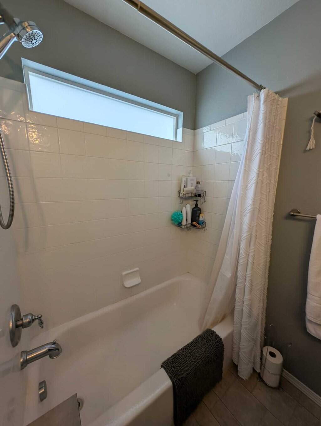 Tub surround to be retiled