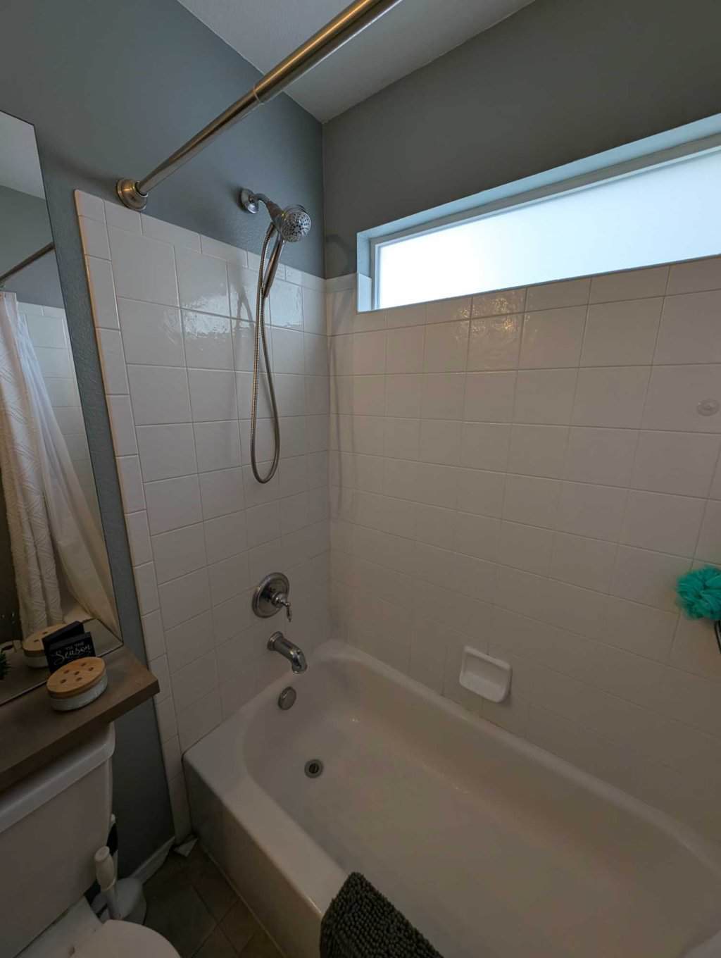 Tub surround to be retiled