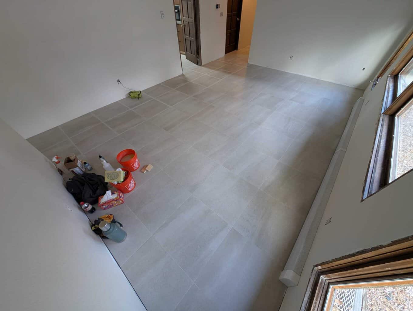 Living room grout recoloring started