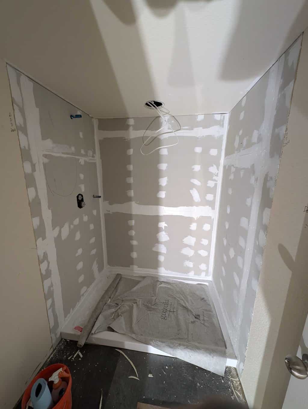 Shower surround underlaid
