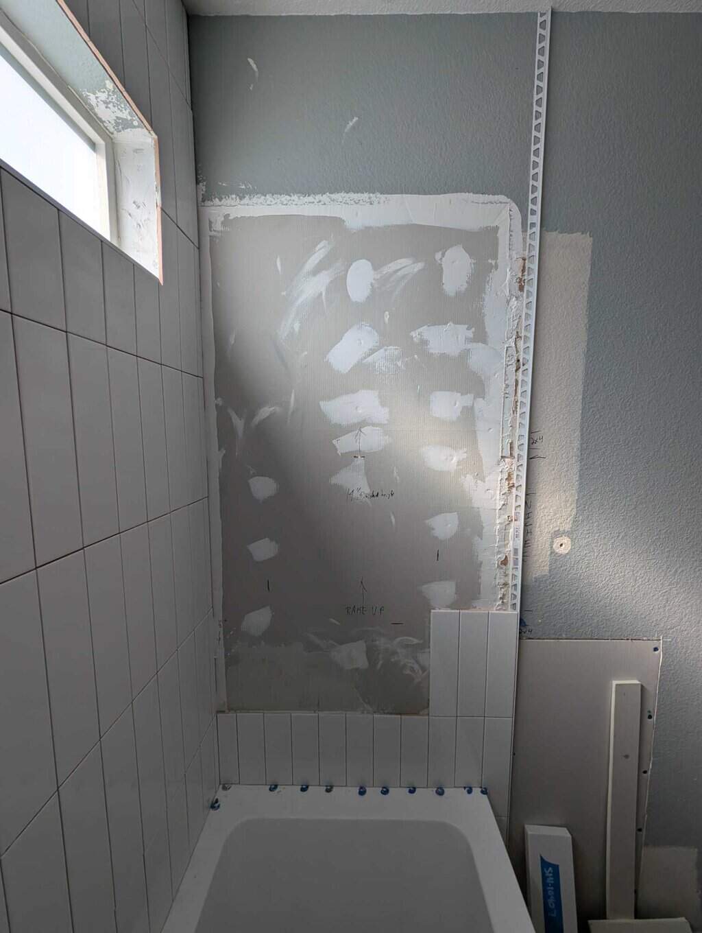 Niche to be centered, cut out, and built