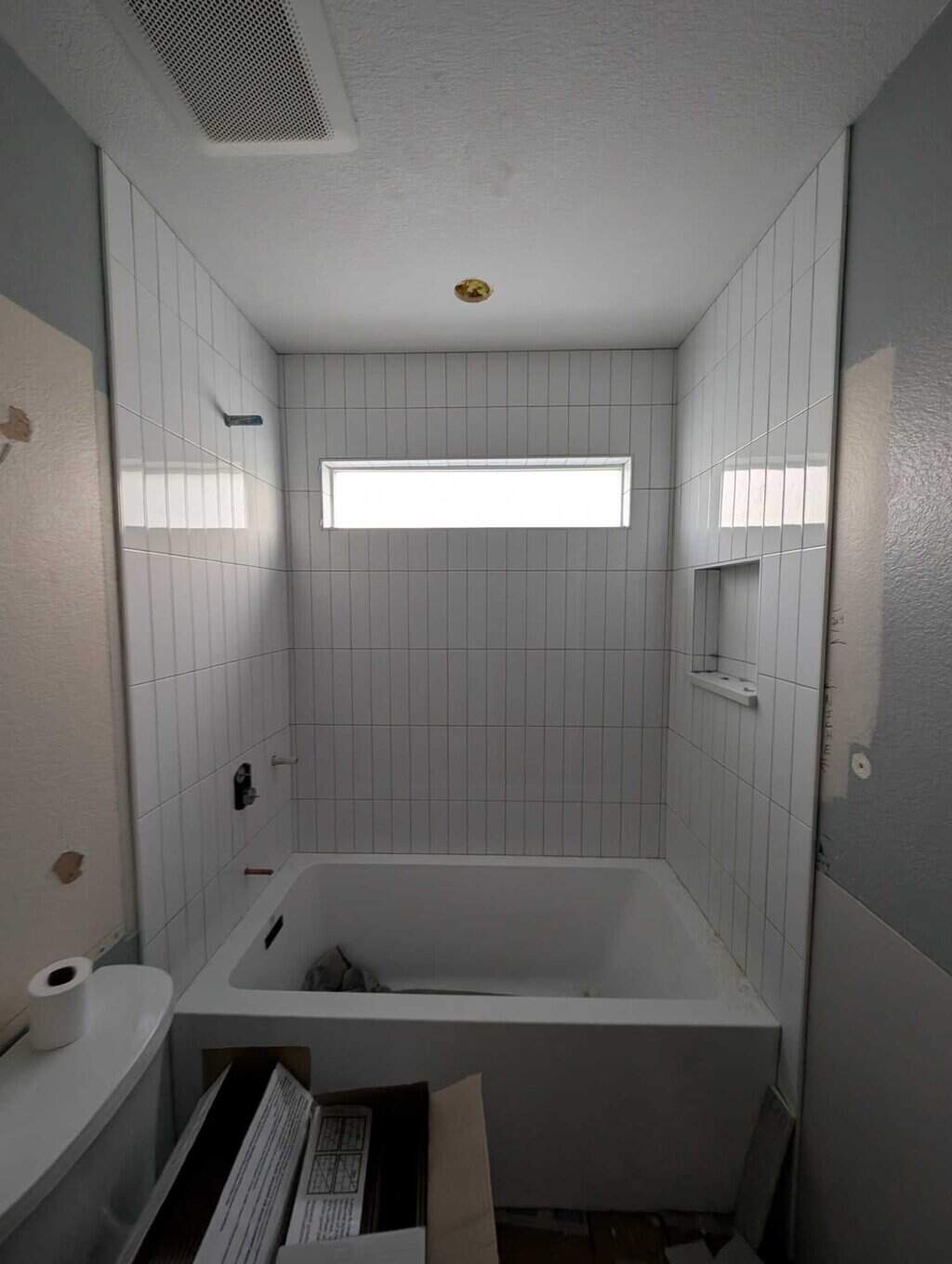 Tub surround fully set