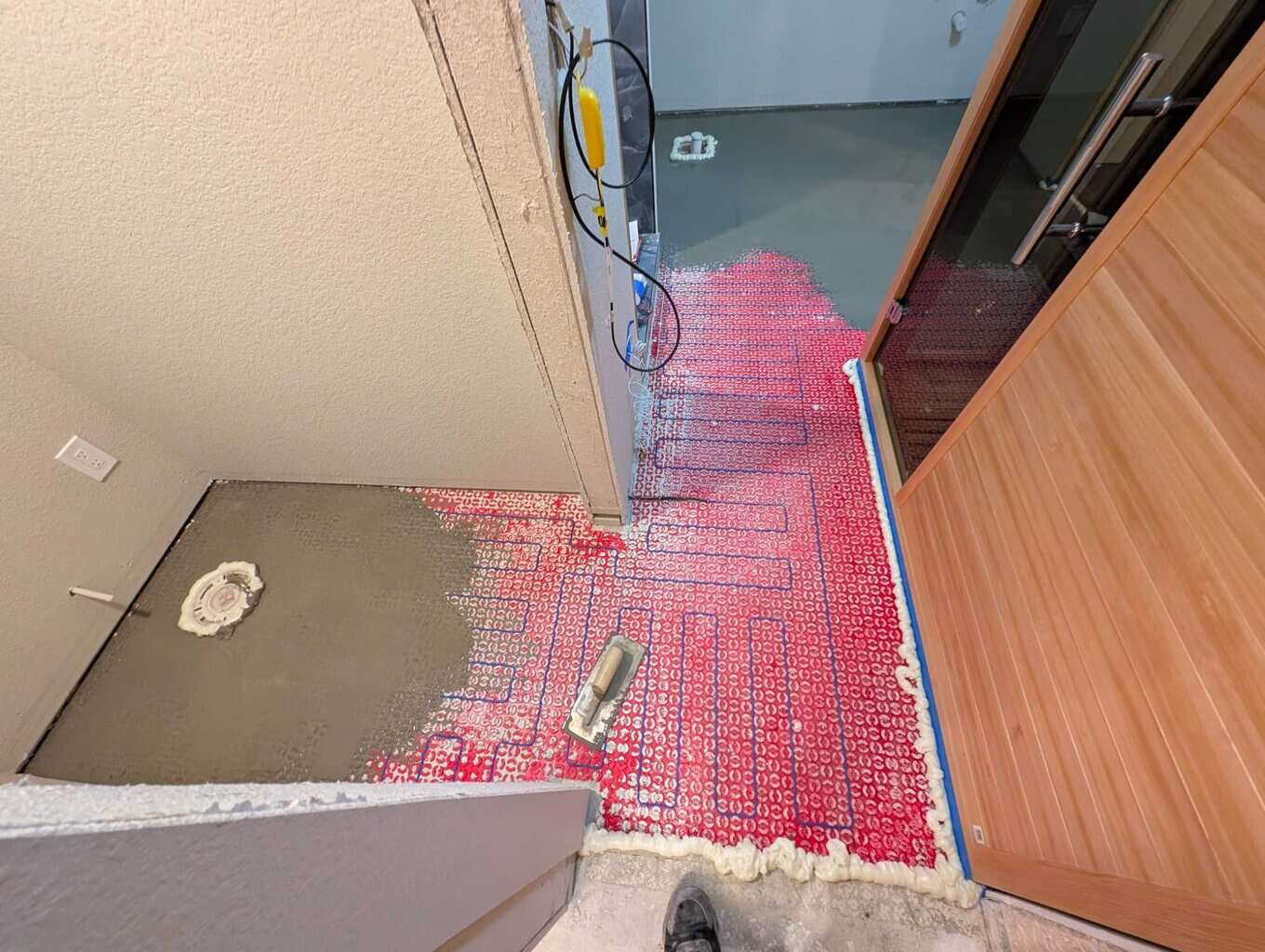 Pouring leveler over membrane and cables