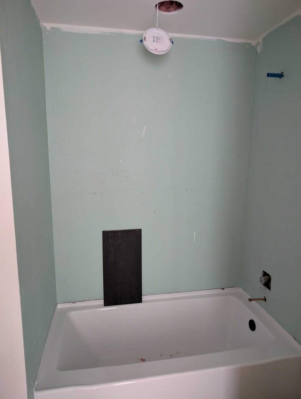 Laying out tub surround