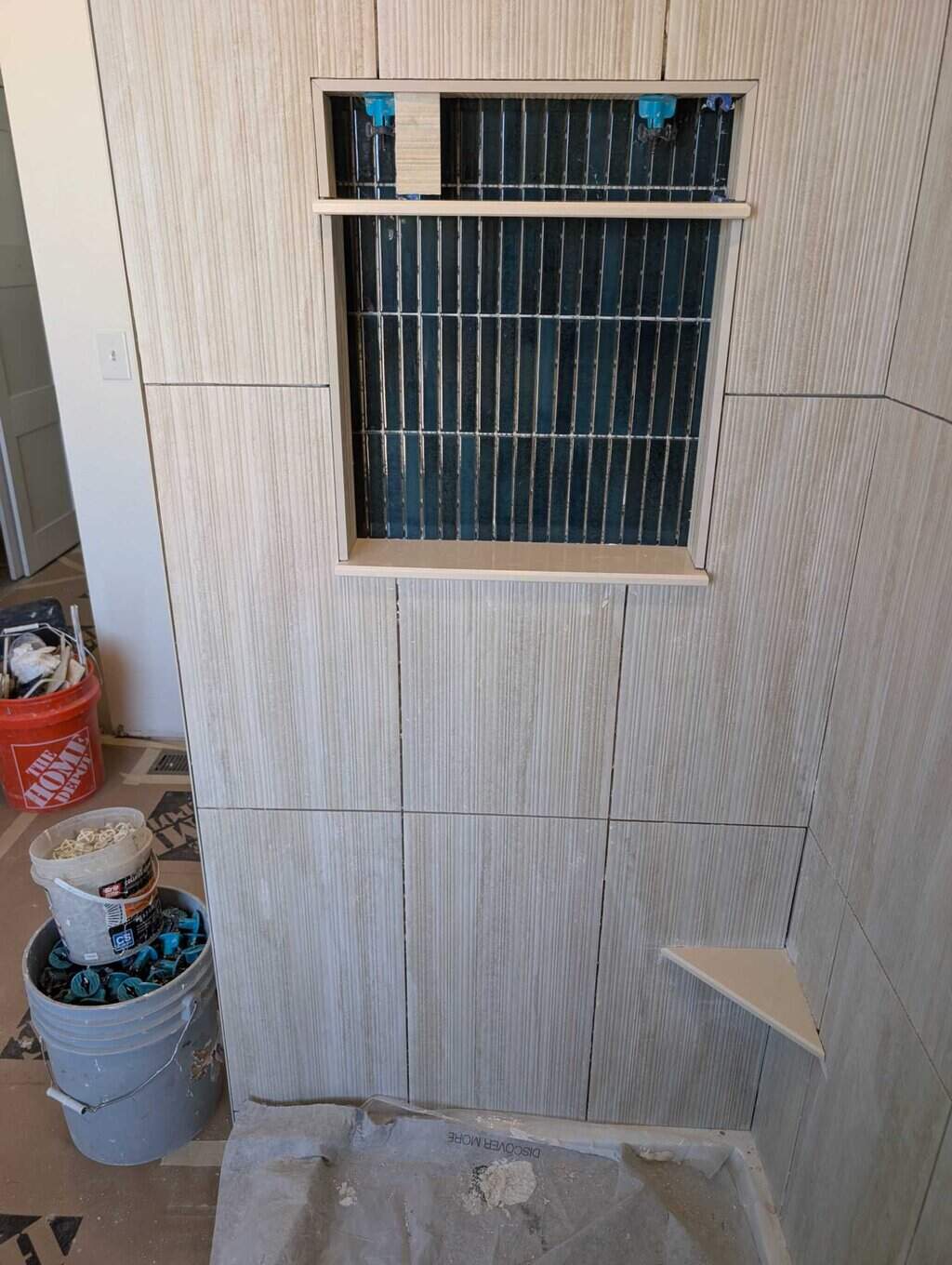 Fully set niche in primary shower