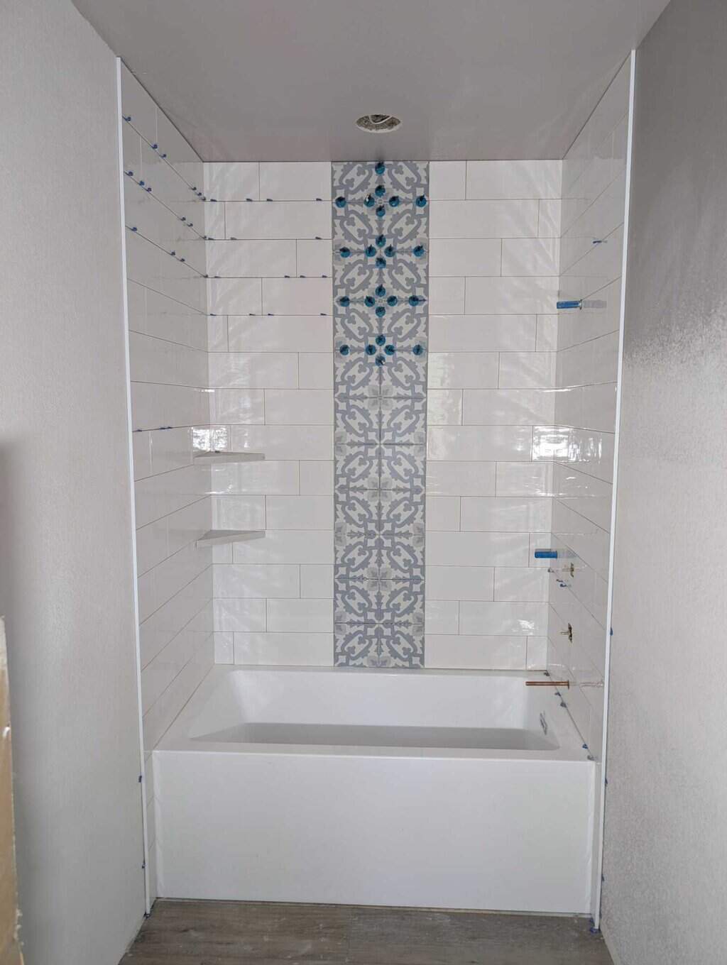 Tub surround fully set