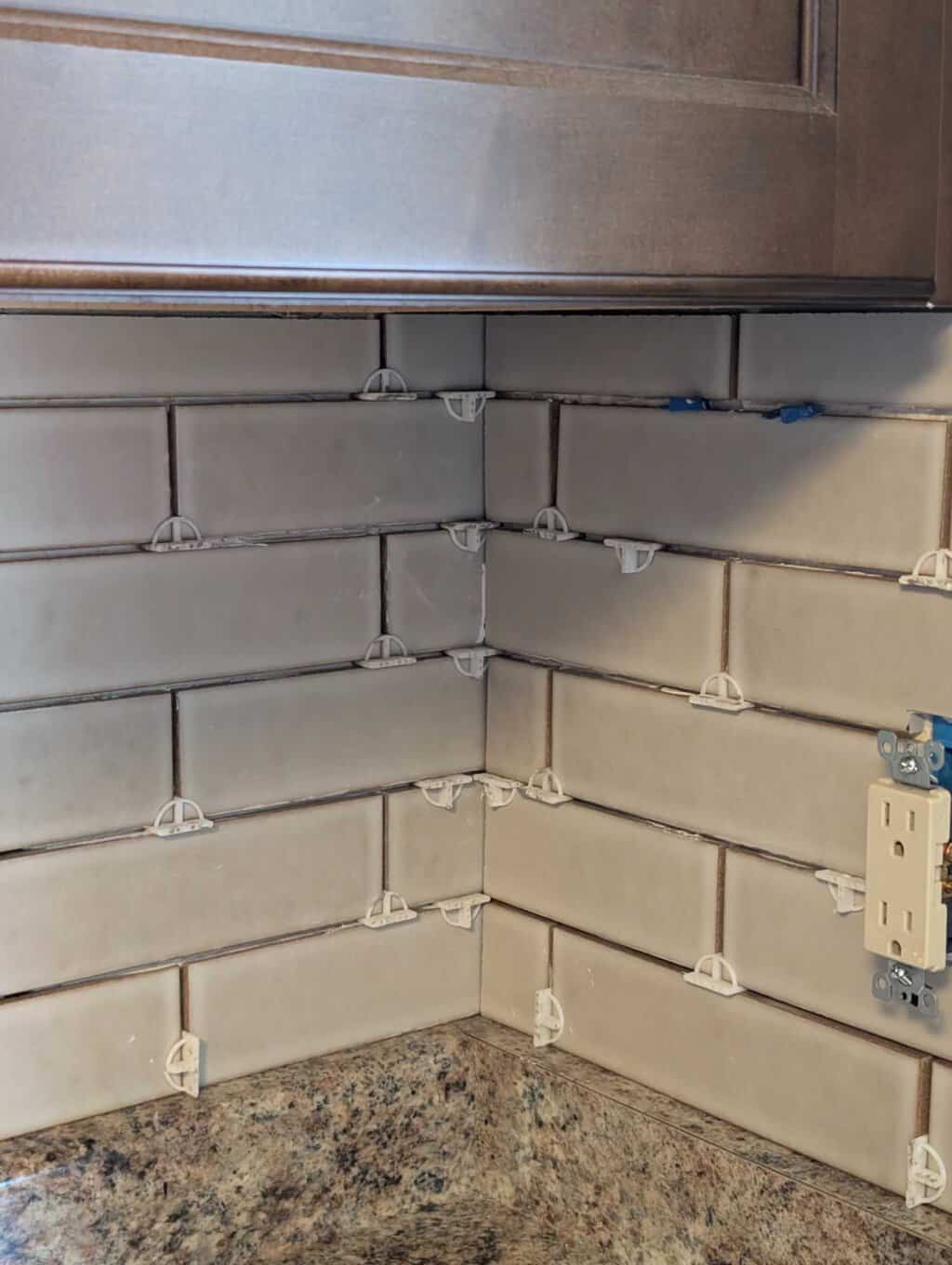 Inside corner in backsplash