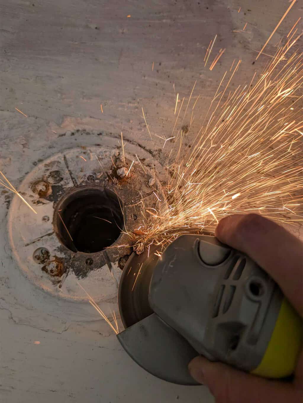 Cutting the clamping ring bolts off