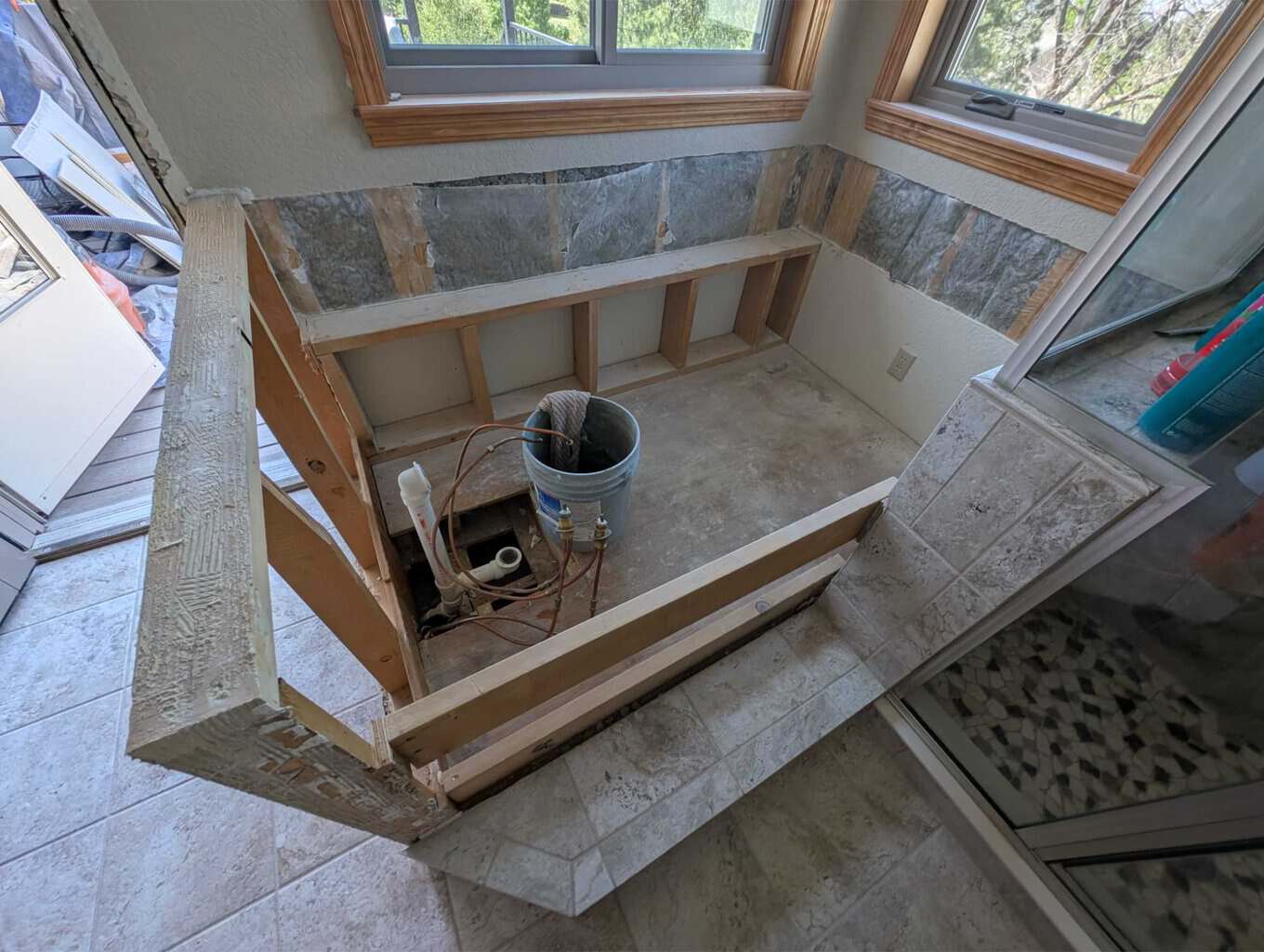 Primary bath tub and deck, skirt, surround demo'd