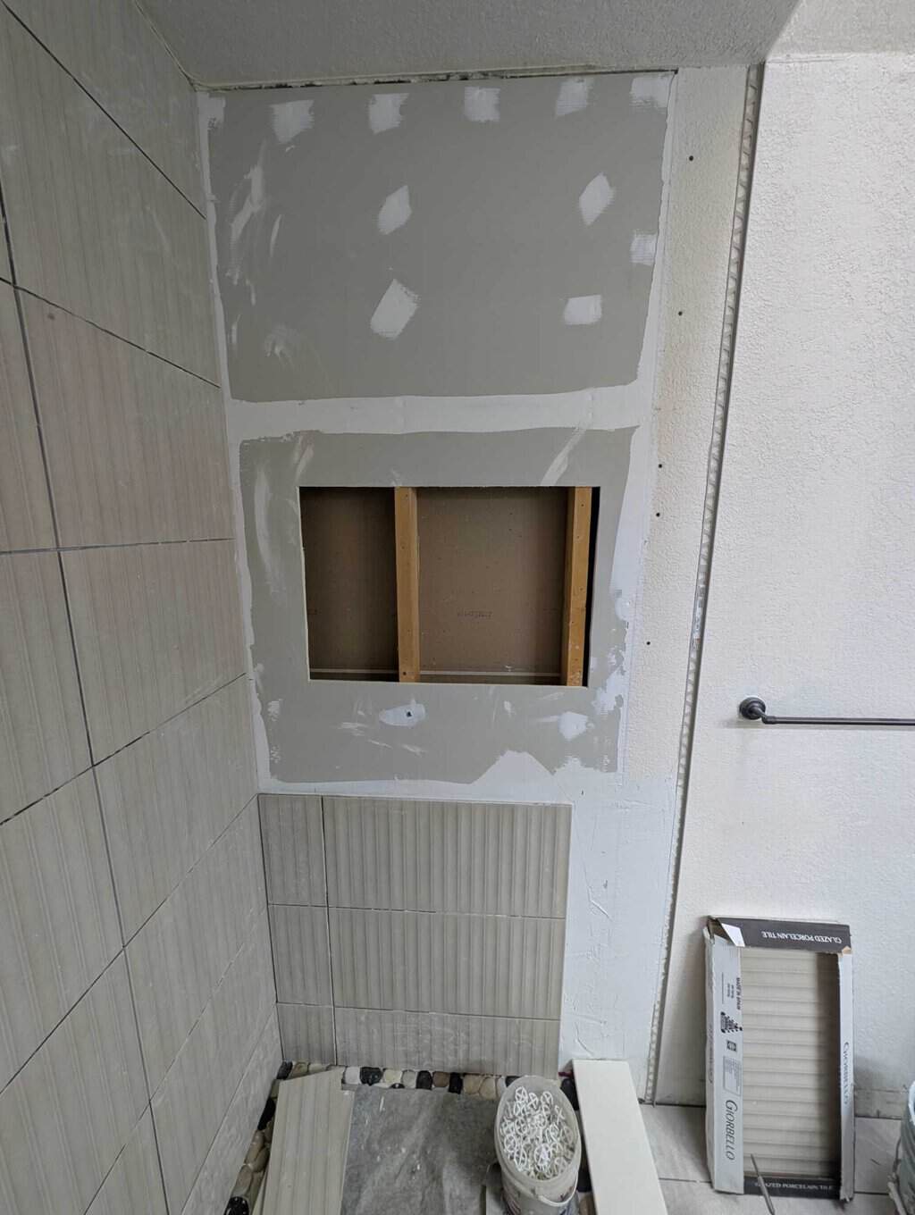 Niche hole opened