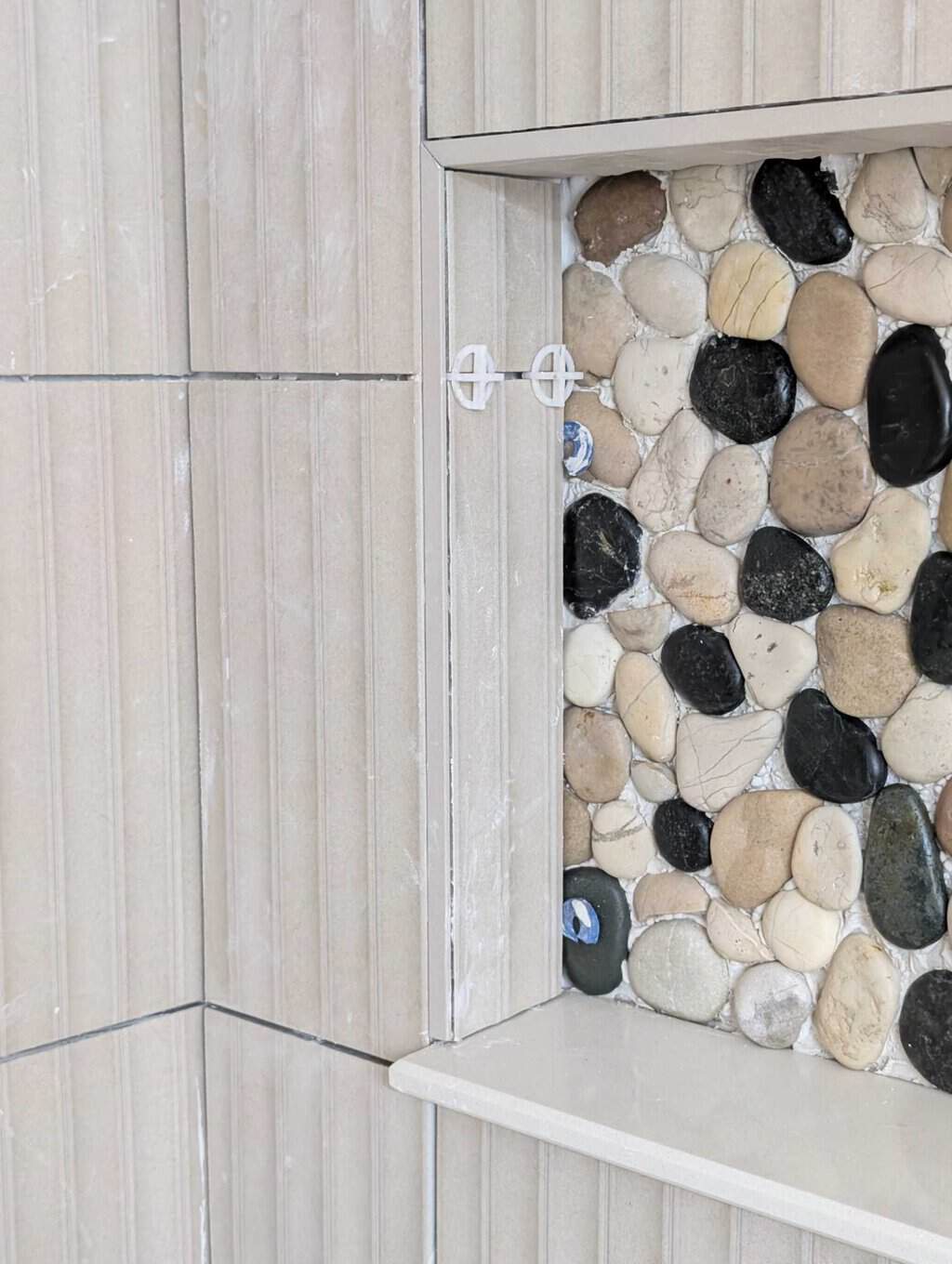 Outside corner of niche and inside corner of walls