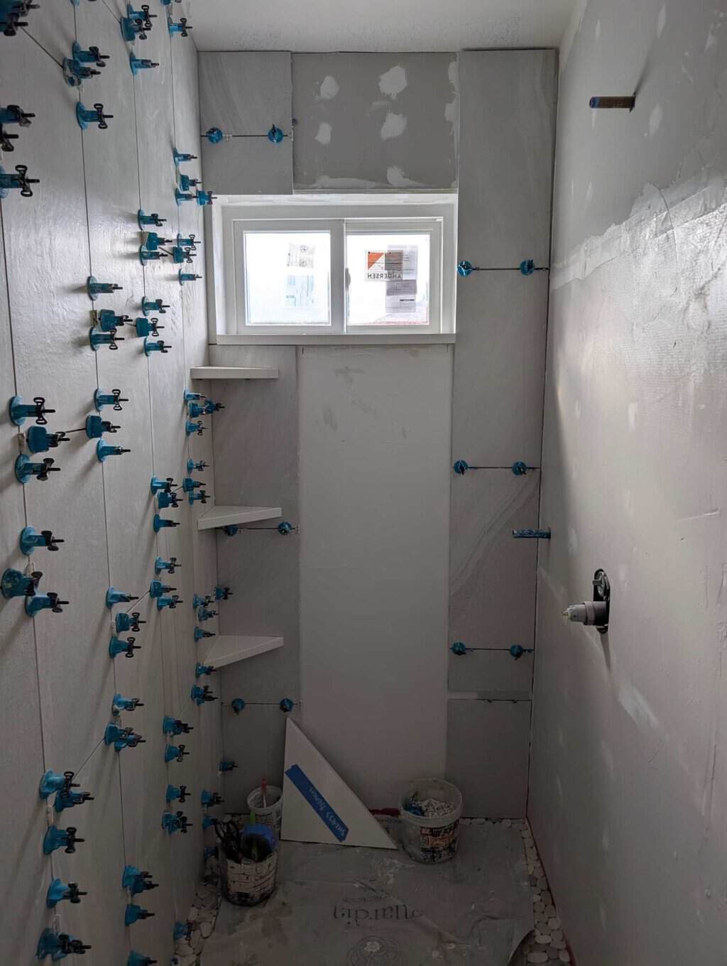 Part of primary shower set