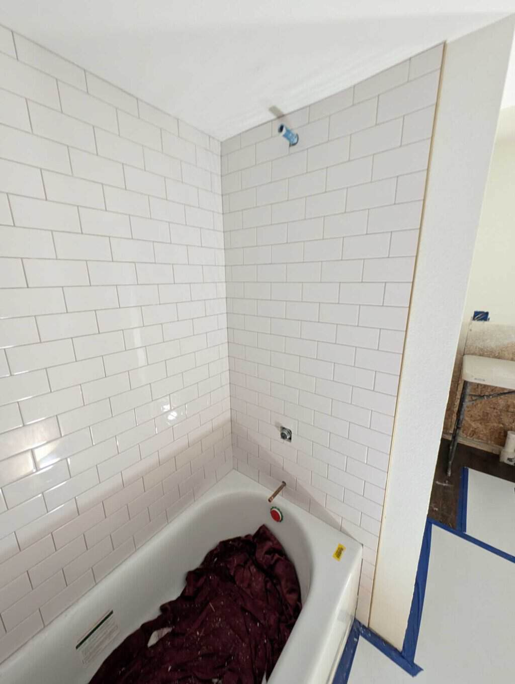 Basement tub surround fully set
