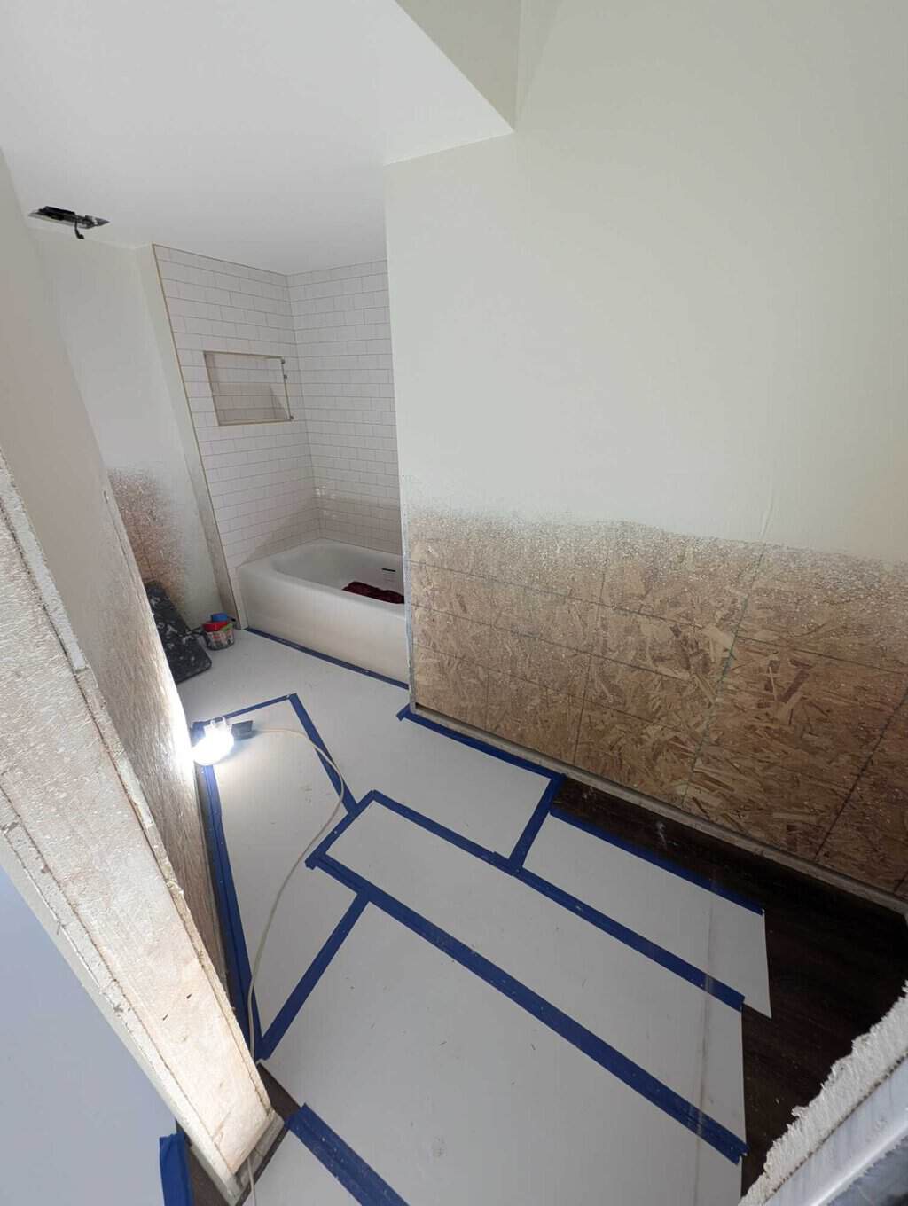 Basement tub surround fully set